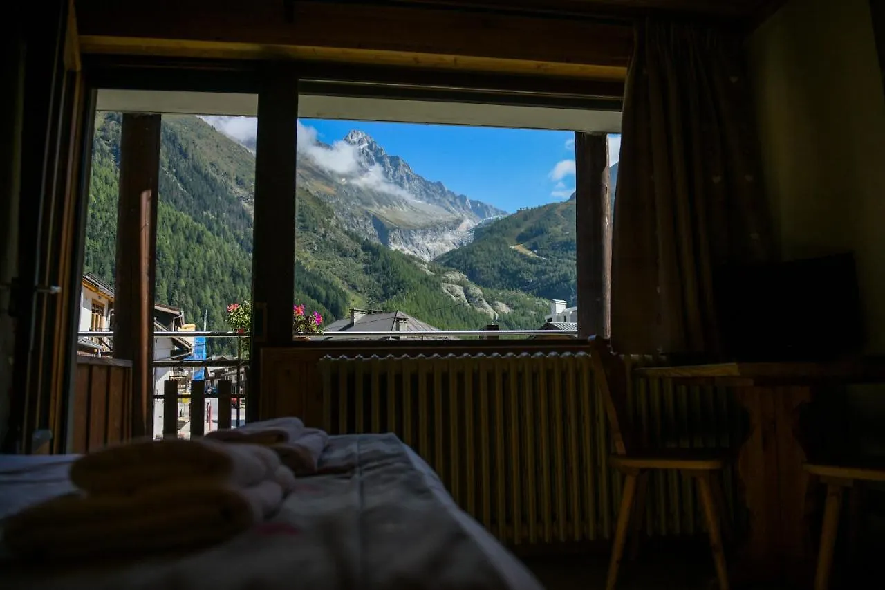 **  Hotel Le Dahu à Chamonix France